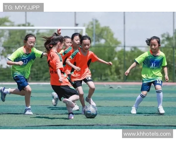 足球宝贝的梦想与追逐在绿茵场上绽放的青春故事